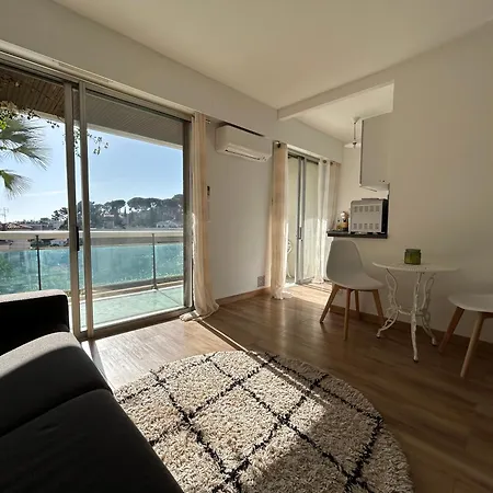 Sea View Flat With Car Park Boarder Cannes Apartment Le Cannet